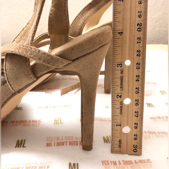 NWT MISS LOLA Nude Heels - Picture 3 of 8
